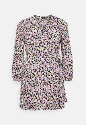 Pieces Curve PCMONICE WRAP DRESS - Rochie de zi - black