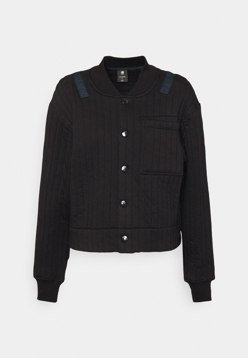 Veste noire courte avec une texture côtelée, dotée d'une fermeture à boutons, d'une poche avant et d'accents bleus sur les épaules.