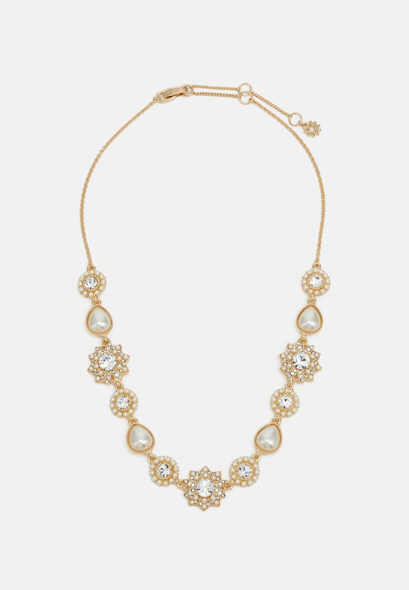 Collier en or avec des gouttes de perles en forme de goutte alternant avec des motifs floraux et circulaires ornés de cristaux sur une fine chaîne avec un fermoir ajustable.