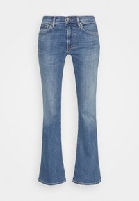 Uppvikta blå denimjeans med medelhög midja, fem fickor och subtil blekning. Sytt fåll med en ren, slät yta.