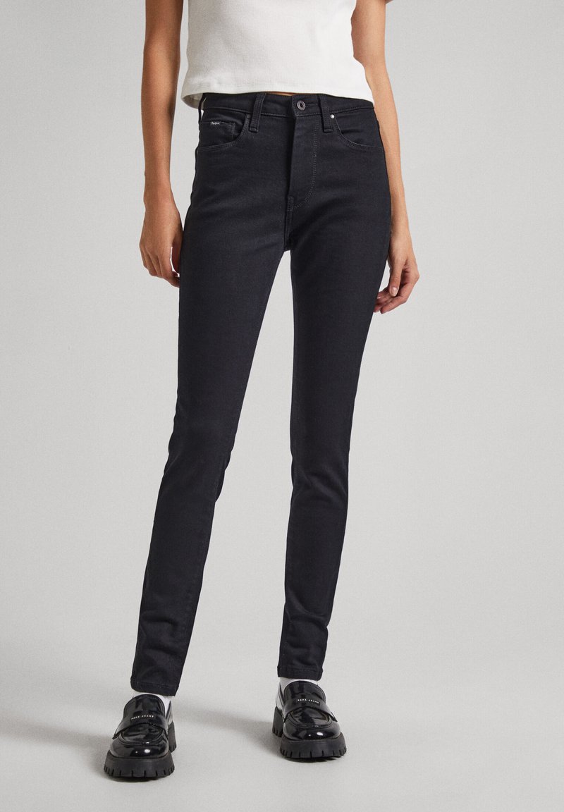 Schwarze Skinny-Jeans aus Denim, mit mittlerer Taille, fünf Taschen, Gürtelschlaufen und einem sauberen, eleganten Look.