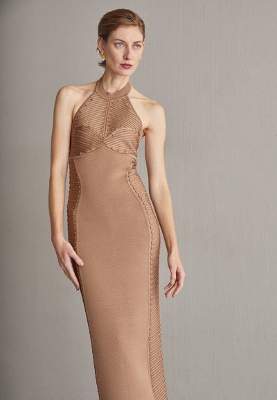 Hervé Léger LAW ROACH RIBBON EMBROIDERED HALTER GOWN - Alkalmi viselet - honey