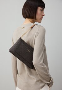 POUCHETTE - Handbag - brown/acorn