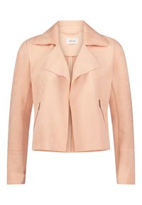 Veste en daim rose clair avec larges revers, poches zippées à l'avant et manches longues, ouverte à l'avant.