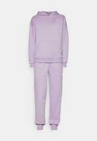 Unselected, pale plum