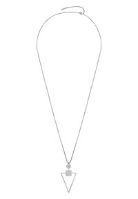 Zilveren metalen ketting met een driehoekige hanger met daarboven een vierkante en ronde accent, op een dunne ketting. Gladde textuur, minimalistisch ontwerp.