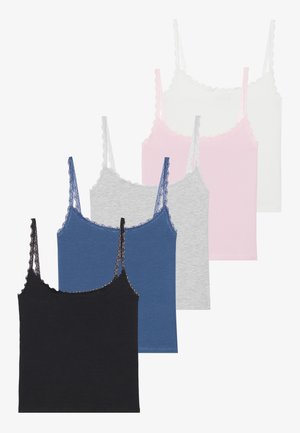 Cinq débardeurs en noir, bleu, gris, rose et blanc ; chacun avec des bretelles réglables et une dentelle le long de l'encolure et de l'ourlet.