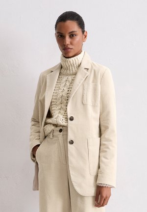 LONG LINE, 2-BUTTON, ATTACHED POCKETS, NOTCH LAPEL - Krátky kabát - natural stone
