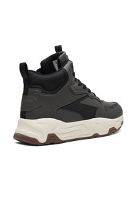 Hoge sneakers van donkergrijs leer en mesh met een contrasterende witte zool. Beschikt over textuur details aan de zijkanten, een versterkte hak en een trekhaak.