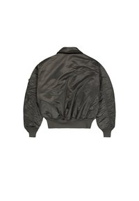 Tamsiai žalia bombonešio striukė su gofruotais rankogaliais, apačia ir apykakle, matoma iš nugaros, balto fono fone.