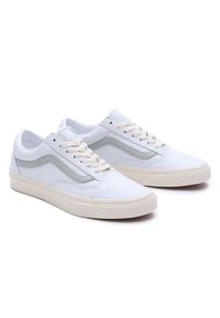 Sneakers bianchi in tela con dettagli grigio chiaro, design con lacci, punta rotonda e suola in gomma testurizzata. Cuciture rinforzate lungo i lati.