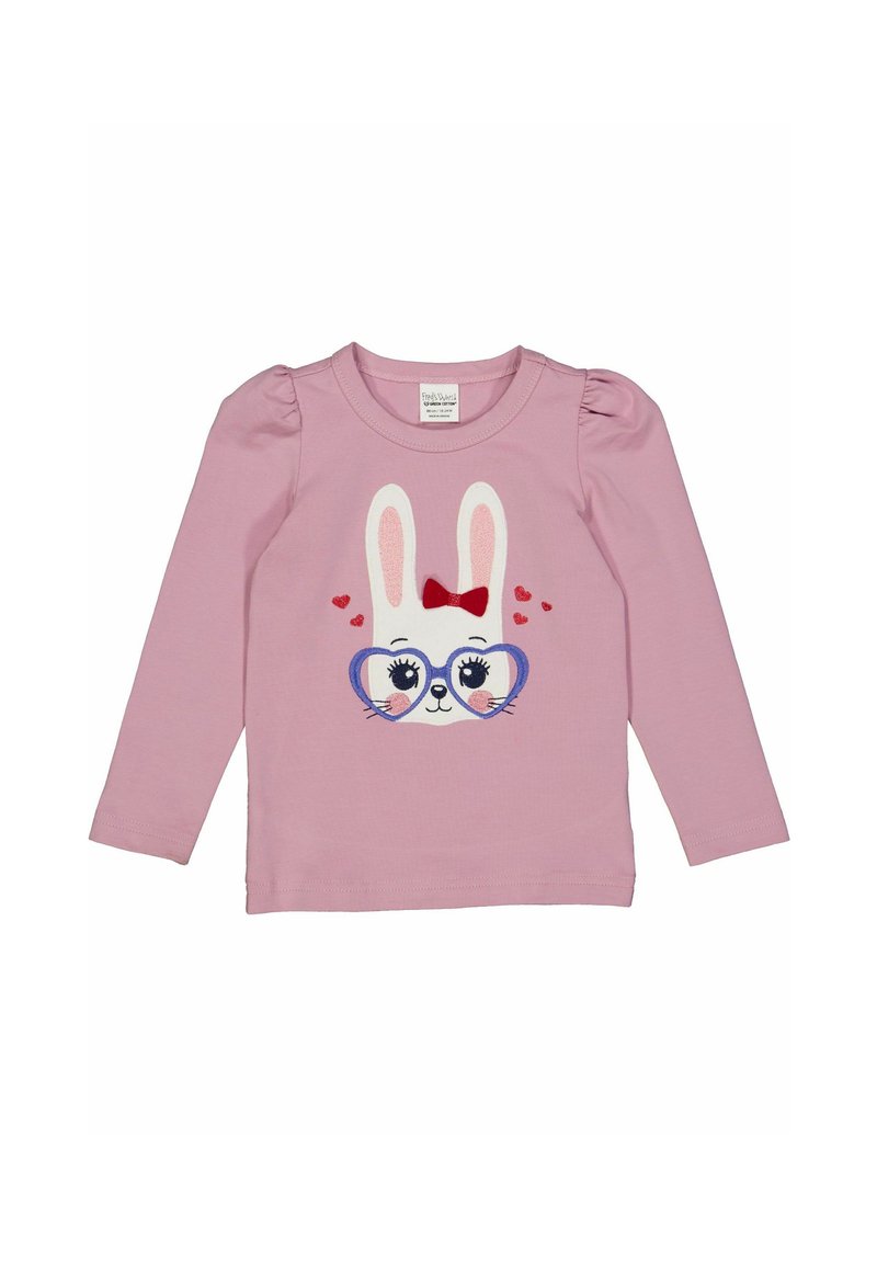 Langärmliges pinkes T-Shirt mit einem Hasenmotiv, das große Brille trägt, eine rote Schleife hat und Herzen zeigt; weicher Baumwollstoff mit gerafften Schulternähten.