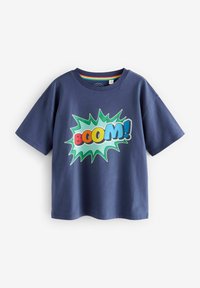 Granatowy bawełniany t-shirt z krótkim rękawem z kolorową grafiką w stylu komiksowym „BOOM!”, w zielonych, niebieskich, żółtych i czerwonych akcentach.
