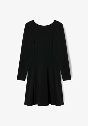 Vestido negro de manga larga con escote redondo, cuerpo ajustado y falda acampanada. Textura suave sin patrones visibles ni herrajes.