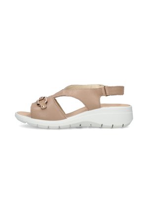 Sandalo beige da donna con punta aperta, cinturino posteriore regolabile, fibbia metallica decorativa e suola bianca spessa con battistrada per una buona aderenza.