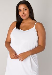 BASE LEVEL CURVY YANIRA - SLIPDRESS - Nachtjapon - white