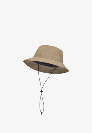 Chapeau bob beige avec large bord, cordon noir réglable sous le menton, et logo Jack Wolfskin discret à l'avant.