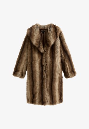 Bruine neplederen bontjas met een sjawlboord, losse pasvorm, tot de knie, en middenlange mouwen, met een enkele knoopsluiting aan de voorkant.