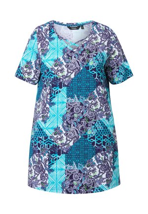 Kortærmet tunika i blå og lilla mønstre, med V-udskæring, varierede geometriske og blomsterdesigns, blød stof og løs pasform.