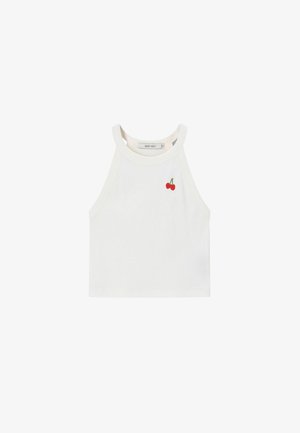 Crop top blanc sans manches avec col montant et petite broderie rouge de cerise sur le côté gauche de la poitrine.