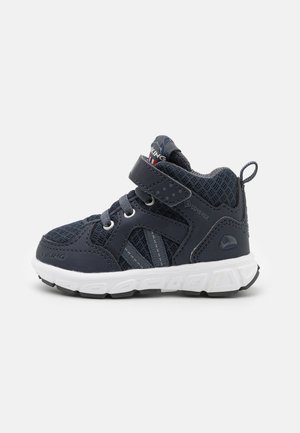 ALVDAL MID GTX UNISEX - Hiking shoes - navy/charcoal