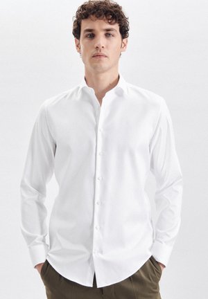 BUSINESS SHAPED - Camicia elegante - white