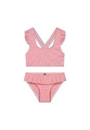 Maillot deux pièces rayé corail et blanc, avec un bas de bikini à volants et un haut court à bretelles croisées et manches volantes.