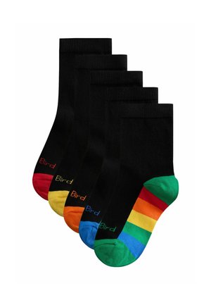 Fünf Paar schwarze Socken mit unterschiedlich farbigen Zehen und passendem besticktem "Bird" Text, in Fächerform angeordnet.