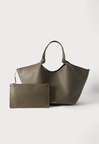 Niewybrane, khaki