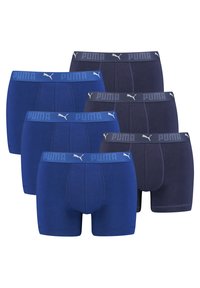 Sechs Paar Boxershorts in verschiedenen Blautönen mit elastischen Bündchen und grauem "PUMA"-Branding sowie einer glatten Textur.