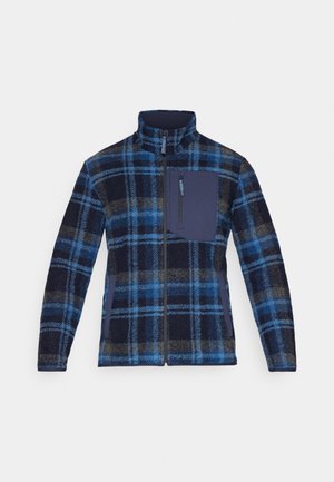 Fleecejack met een blauw en marineblauw ruitpatroon, volledige rits, hoge kraag en een borstzak met een marineblauw accentstof.