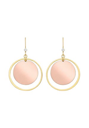 Pendientes colgantes de oro y oro rosa con grandes discos de oro rosa dentro de marcos circulares de oro, cada uno suspendido de una pequeña piedra preciosa transparente.