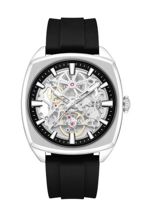 Orologio automatico Kenneth Cole con cinturino in silicone nero, cassa quadrata in argento e quadrante scheletrato visibile che mostra gli ingranaggi e i marcatori.