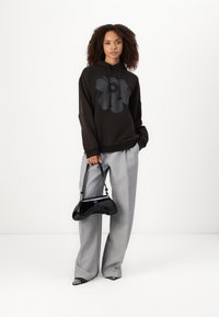 Marimekko SANOMA UNIKKO PLACEMENT HOODIE - Ikdienas džemperis - black