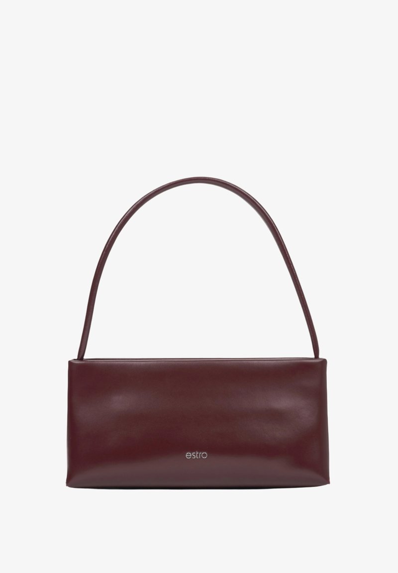 Bordo kožená kabelka s obdélníkovým tvarem a jediným zakřiveným uchopem. Má hladkou texturu a minimalistický design.