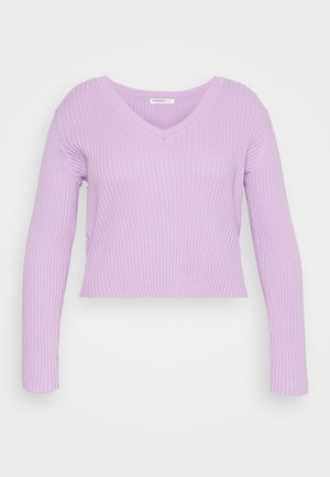 Sweater cropped em tricô canelado na cor lavanda, com mangas longas e decote em V profundo. O tecido tem uma superfície texturizada e um design justo.