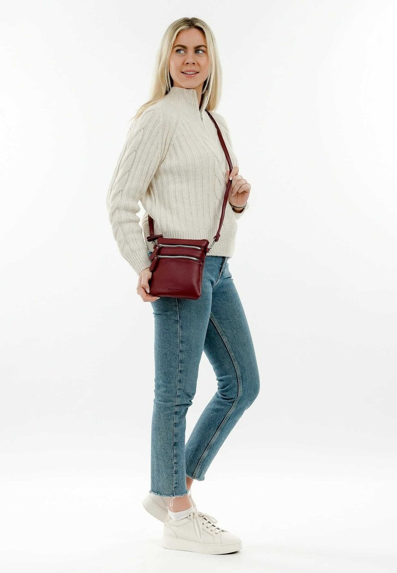 Emily & Noah EMMA - Umhängetasche - darkred
