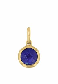 Guldmedaljong med en rund lapis lazuli-sten, djupblå med facetterad yta, innesluten i en slät guldplätering. Enkel ögla för fäste.