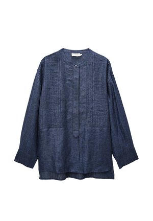 Chemise bleu foncé à manches longues avec des pinces verticales sur le devant, col rond, fermeture boutonnée et coupe ample.