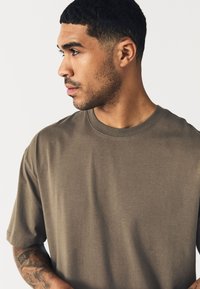 Next RELAXED FIT - T-shirt basic - neutral brown