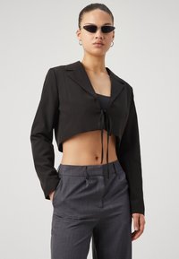 Vero Moda VMFLORENTINA CROPPED - Blazer - black