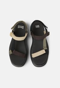 Camper FLOTA UP - Sandály na platformě - braun grün