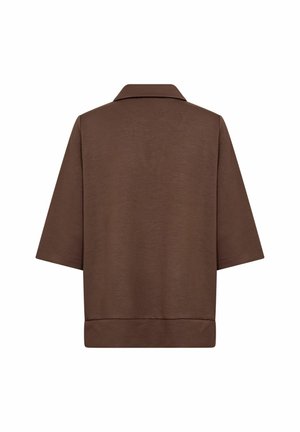 Pruun lühikeste varrukatega särk laiade kraega, nähtav seljalt, sirge serva ja lõdva lõikega.