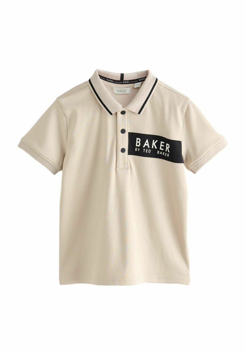 Bež polo majica s crnom prednjom pločom na kojoj piše "BAKER BY TED BAKER." Sadrži ovratnik i tri crna dugmeta.