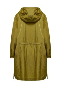 Giacca khaki con cappuccio e vita stretta, maniche lunghe, cordini ai polsini e una finitura liscia e testurizzata. Design minimalista sul retro.