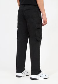 Terranova CARGO - Jeans a sigaretta - nero denim
