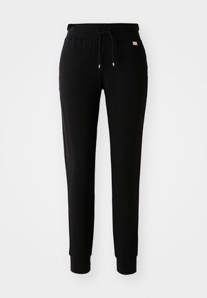 Zwarte tapered sweatpants met een tailleband met trekkoord en manchetten bij de enkels, weergegeven op een eenvoudige witte achtergrond.