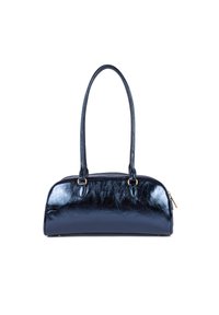Sac en cuir verni bleu marine avec deux longues poignées, fermeture éclair et une texture lisse et brillante. Accents en métal doré.