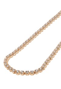 Guldtonet halskæde har en række runde, klare krystaller sat i et lineært design, der fremhæver en ensartet form og poleret overflade.