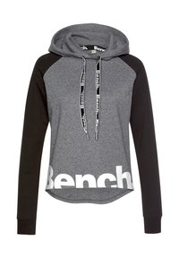 Felpa con cappuccio grigia e nera, maniche lunghe, orlo curvo e un grande logo bianco. Presenta un cordino con dettagli di marca.